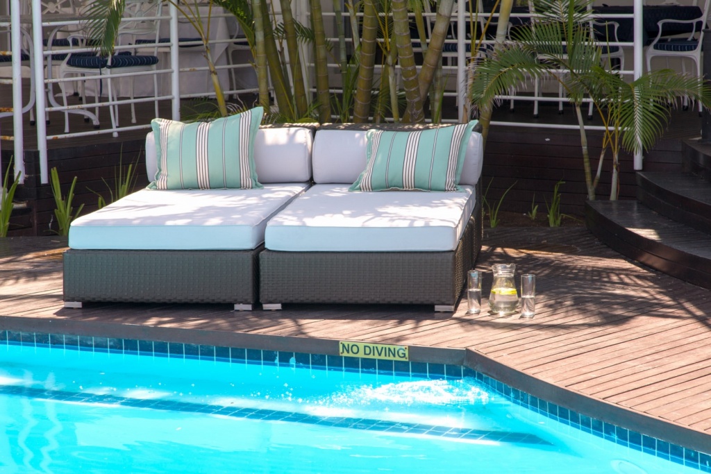 All weather outdoor aluminium framed day bed.